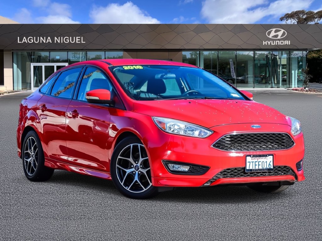 Used 2016 Ford Focus SE w/ SE Sport Package FWD image 1