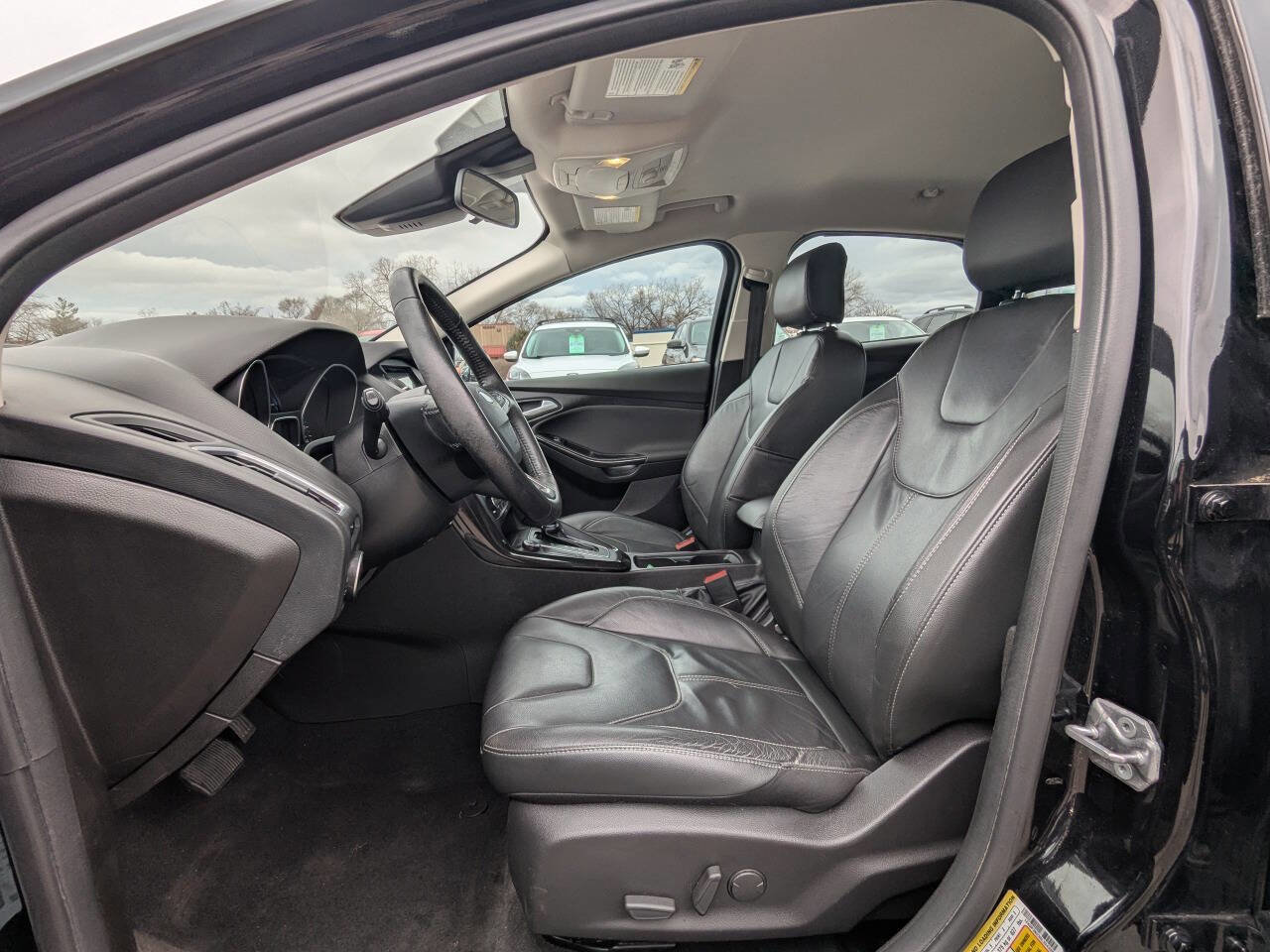 Used 2016 Ford Focus Titanium w/ Titanium Technology Package image 12