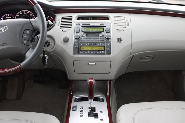 Used 2006 Hyundai Azera Limited image 18
