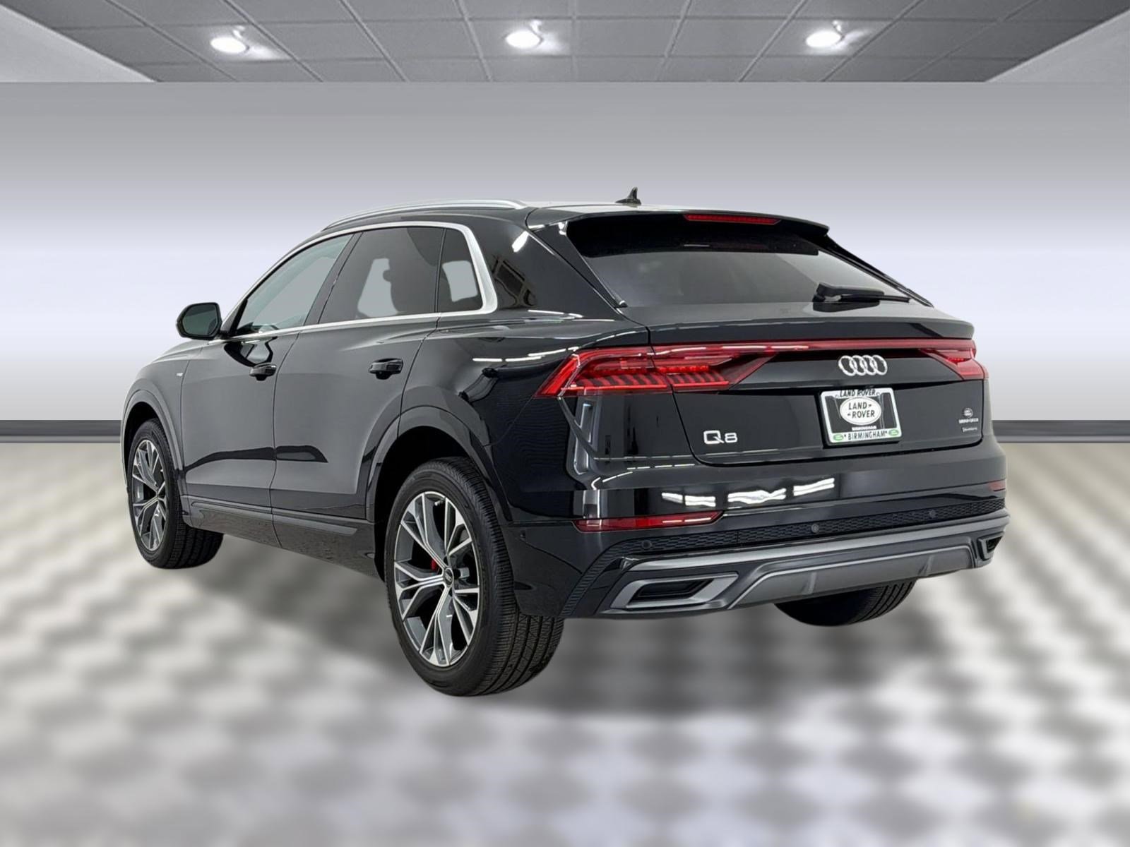 Used 2022 Audi Q8 Premium Plus image 3