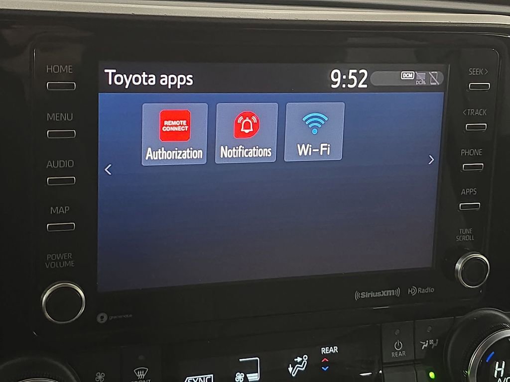 Used 2022 Toyota Highlander LE image 21