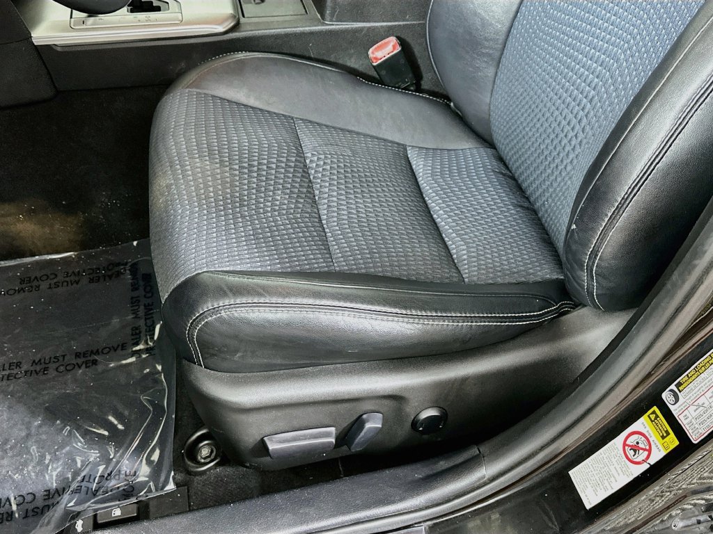 Used 2014 Toyota Camry SE FWD image 24