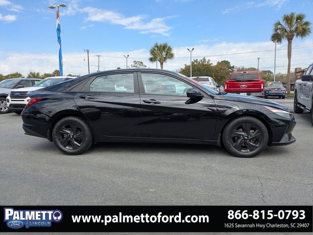 Used 2022 Hyundai Elantra SEL FWD image 3