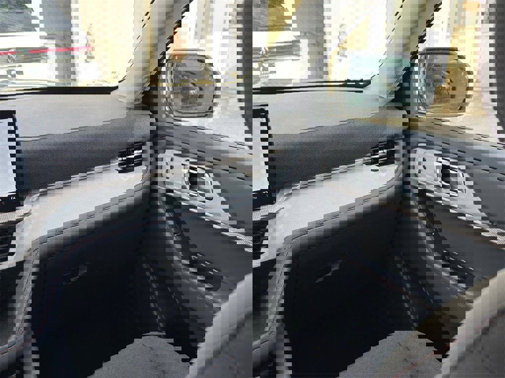 Used 2025 Ford Explorer Active image 24