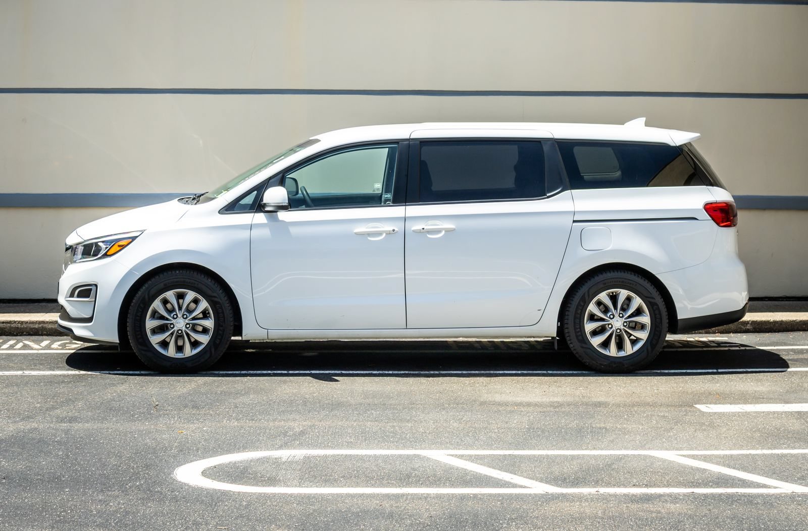 Used 2020 Kia Sedona LX FWD image 4