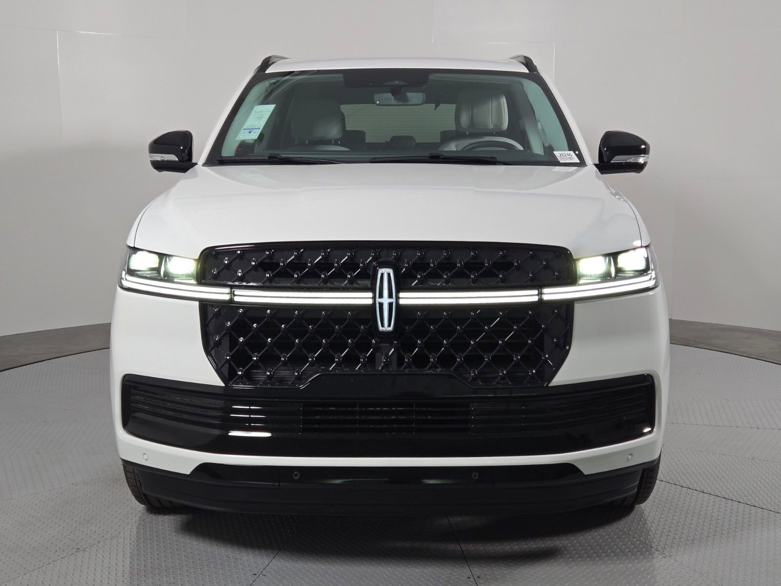 New 2026 Lincoln Navigator Reserve w/ Jet Appearance Package AWD/4WD image 10