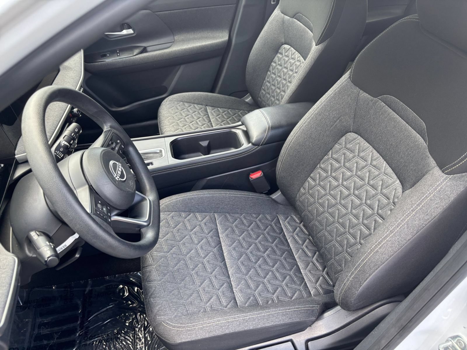 Used 2025 Nissan Kicks SV AWD/4WD image 34