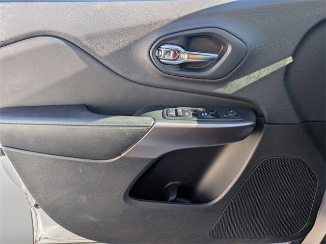 Used 2019 Jeep Cherokee Latitude Plus image 24