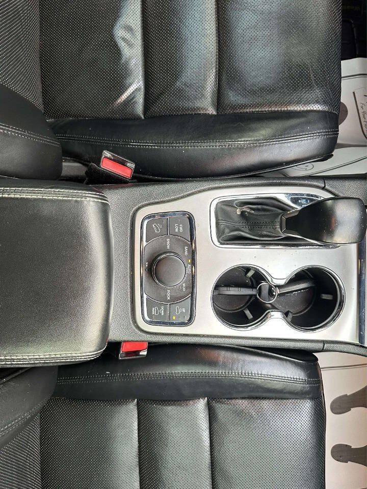 Used 2018 Jeep Grand Cherokee Overland AWD/4WD image 25