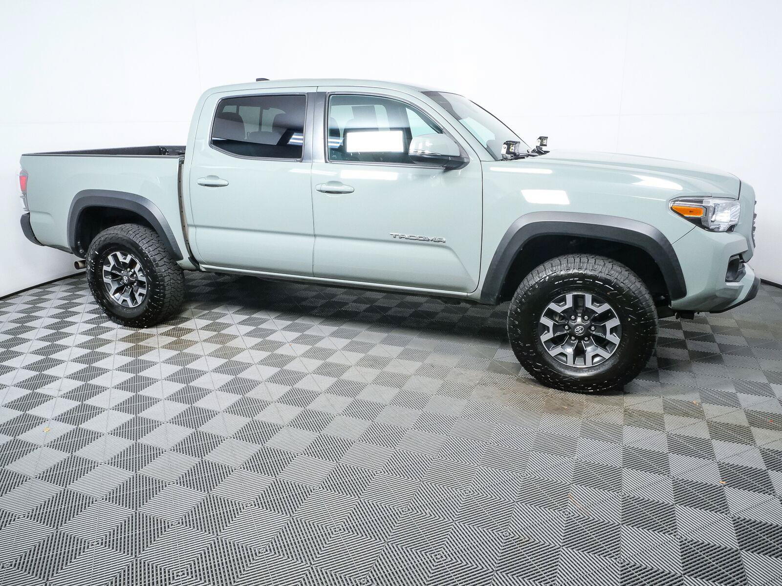 Used 2022 Toyota Tacoma TRD Off-Road AWD/4WD image 2