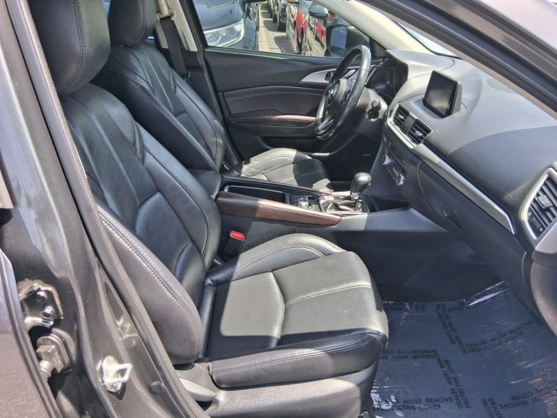 Used 2018 MAZDA MAZDA3 Touring FWD image 8