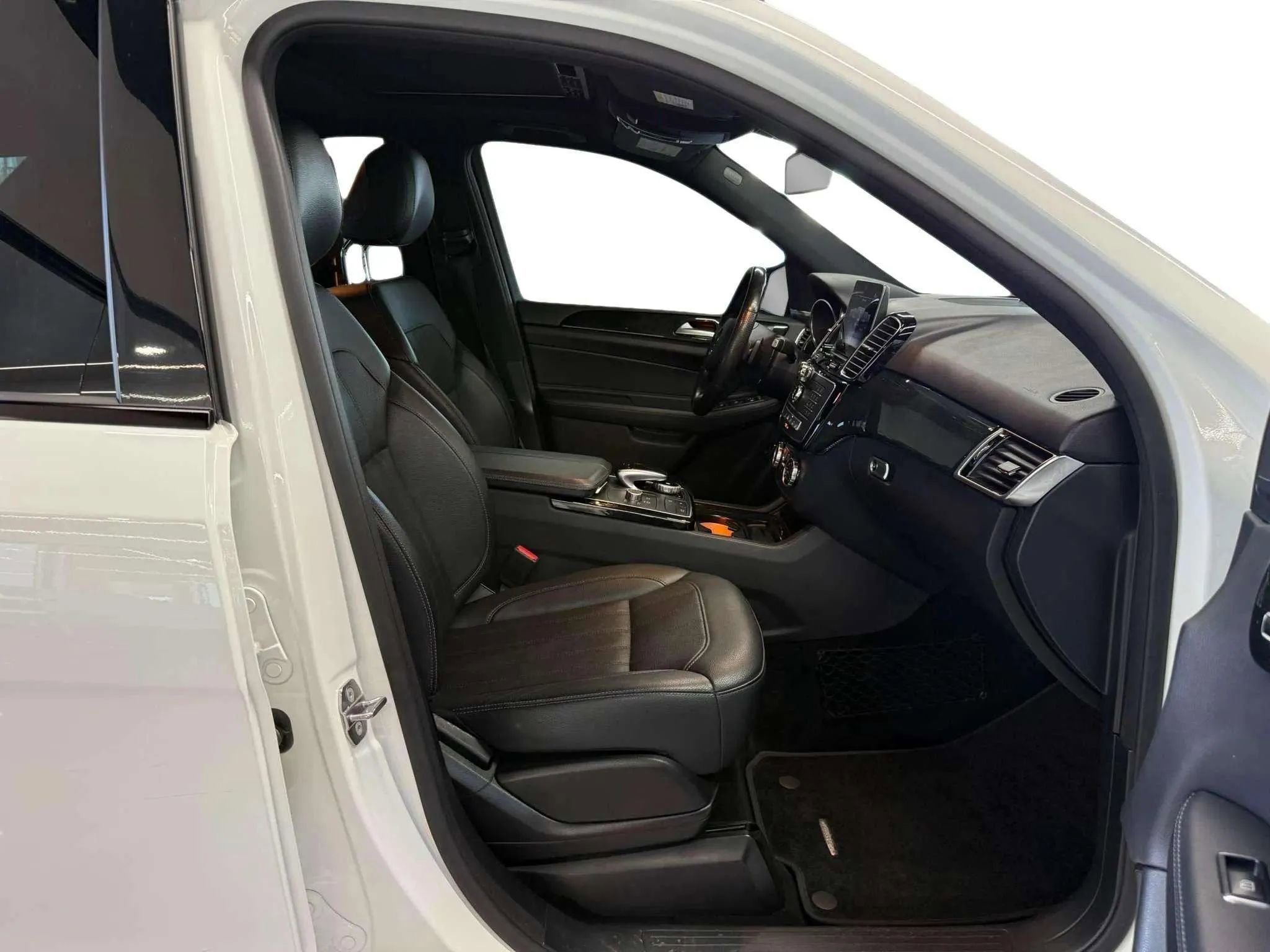 Used 2019 Mercedes-Benz GLE 400 4MATIC image 11