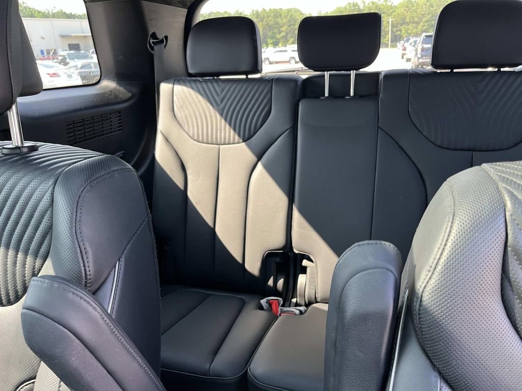 Used 2024 Hyundai Palisade Calligraphy image 15