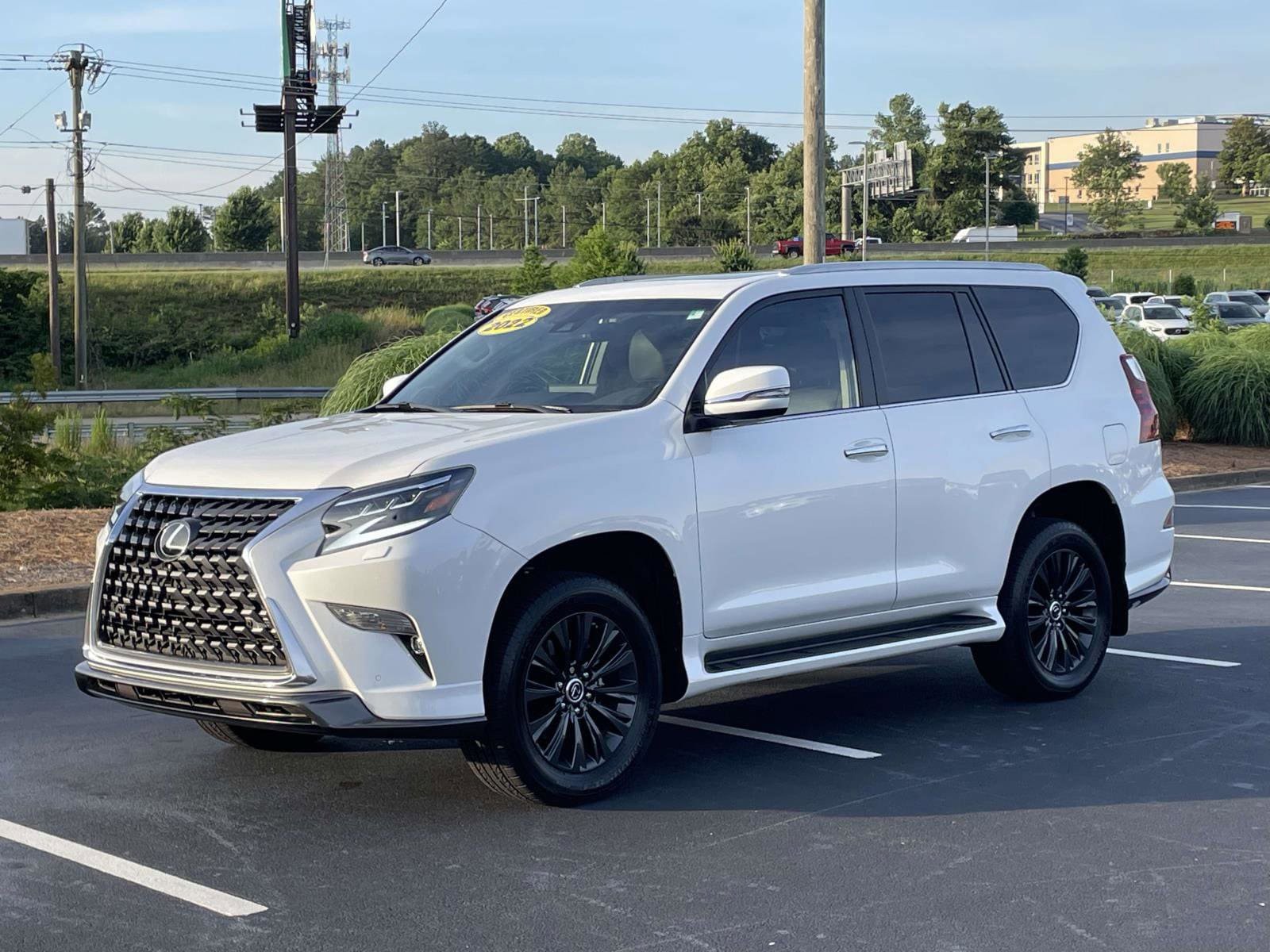 Used 2022 Lexus GX 460 Luxury w/ Sport Design Package AWD/4WD image 3