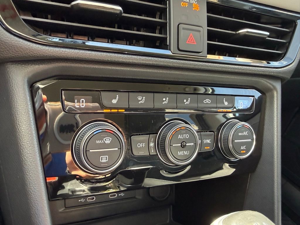 Used 2024 Volkswagen Taos SE image 12