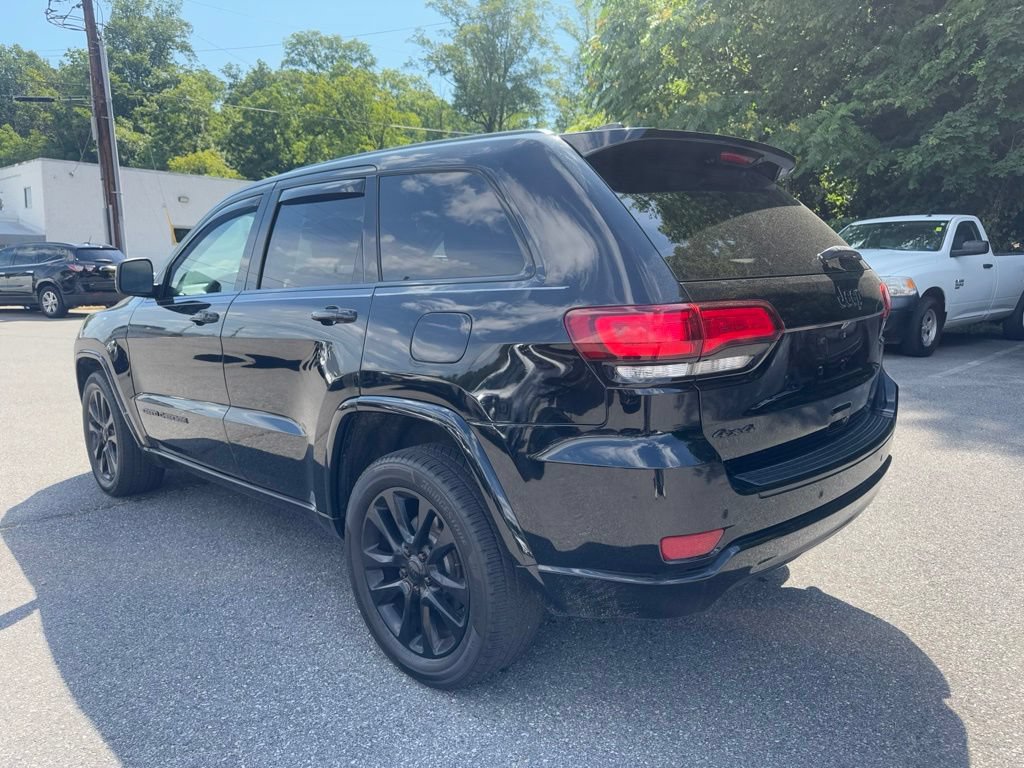 Used 2018 Jeep Grand Cherokee Altitude AWD/4WD image 4