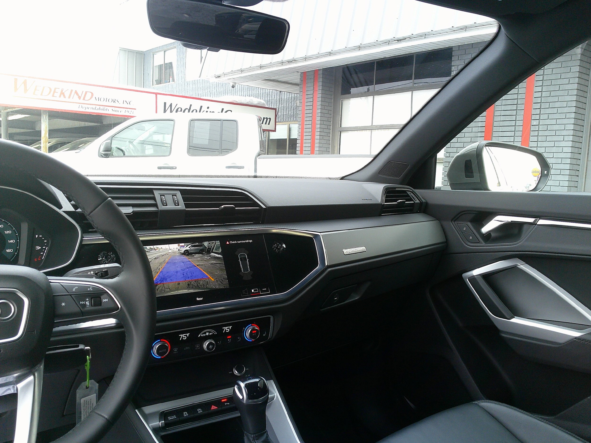 Used 2025 Audi Q3 2.0T Premium image 22
