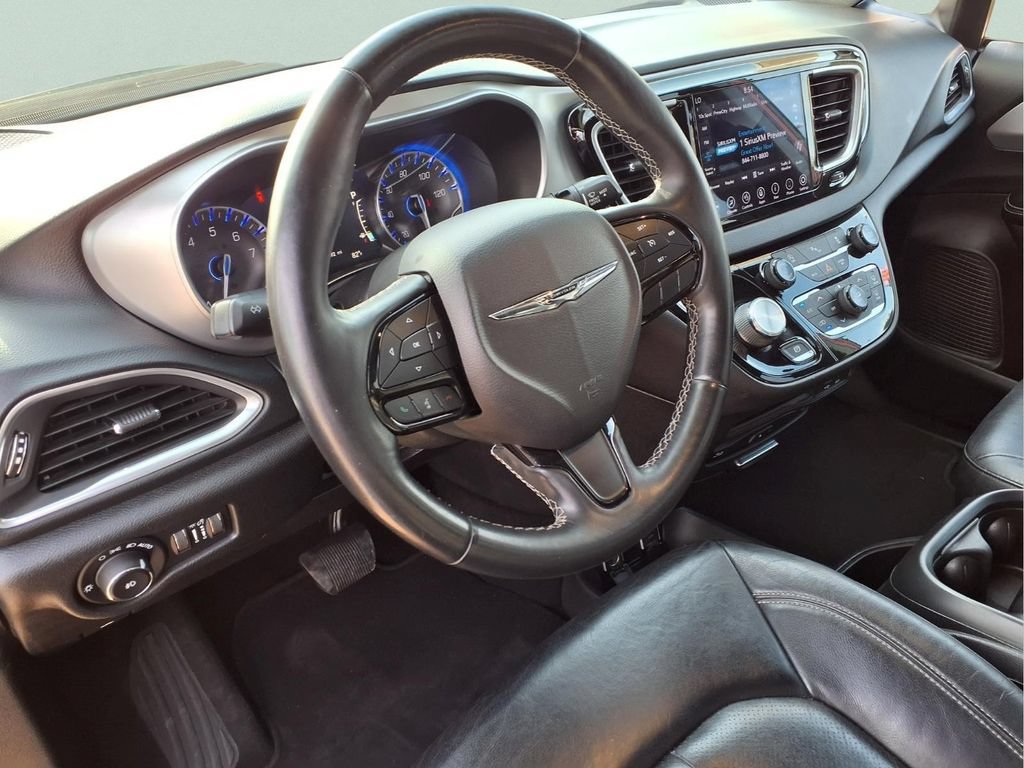 Used 2018 Chrysler Pacifica Touring-L Plus w/ S Appearance Package FWD image 16