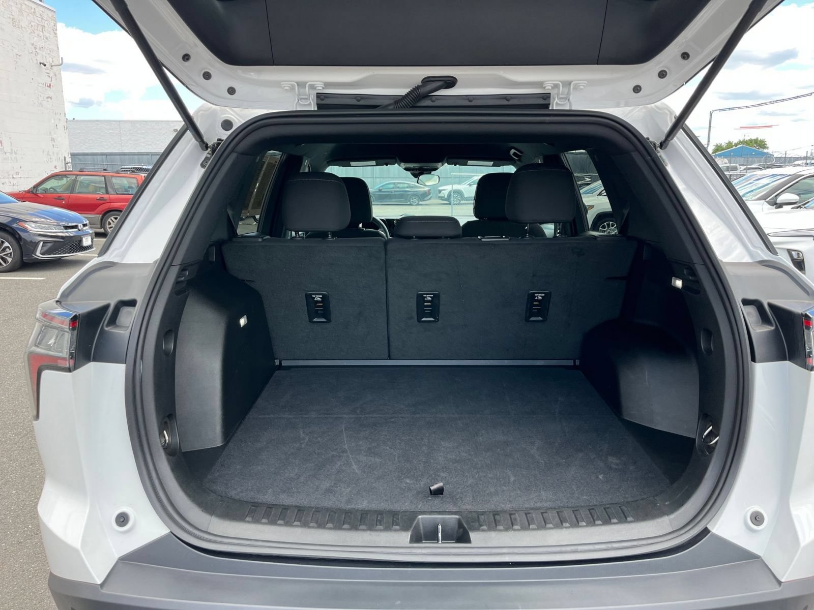 Used 2025 Chevrolet Equinox LT FWD image 31