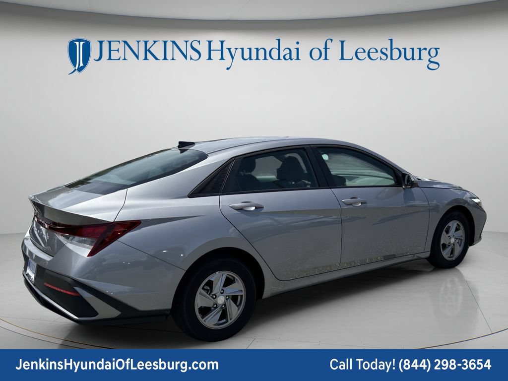 New 2025 Hyundai Elantra SE FWD image 5