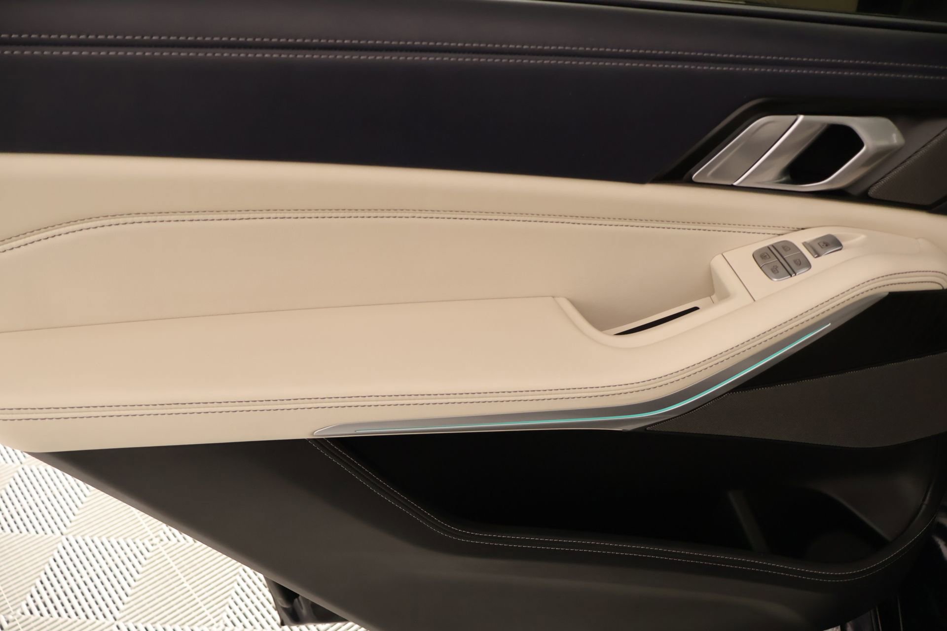 Used 2022 BMW X7 M50i AWD/4WD image 19