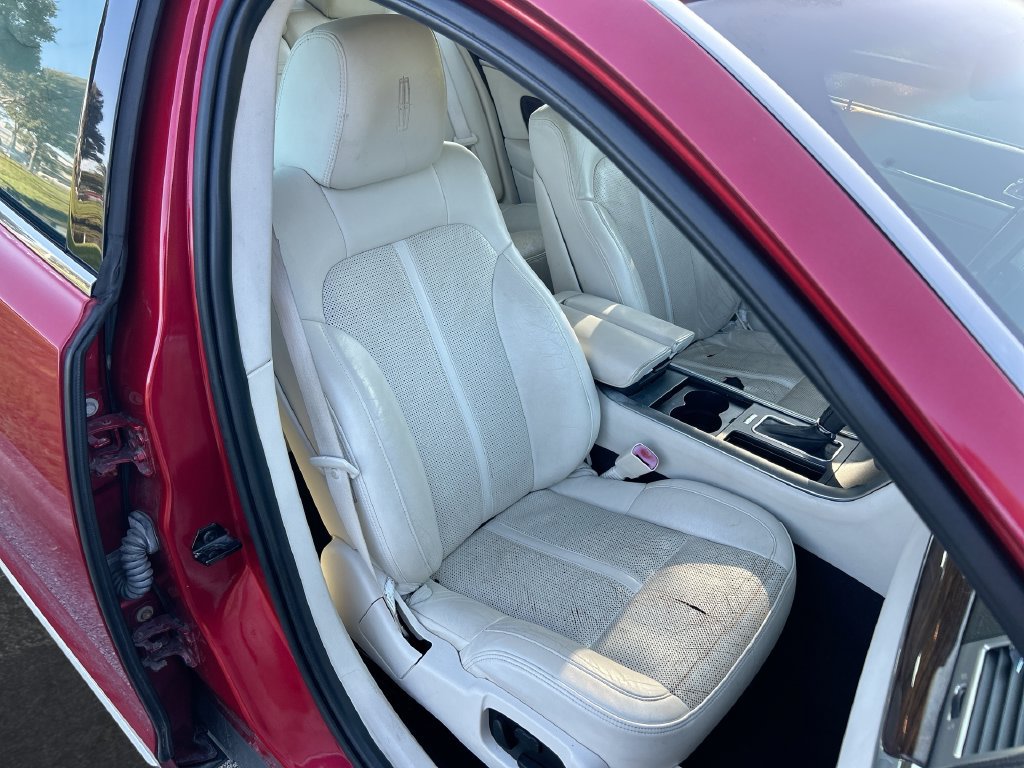 Used 2010 Lincoln MKS FWD image 32