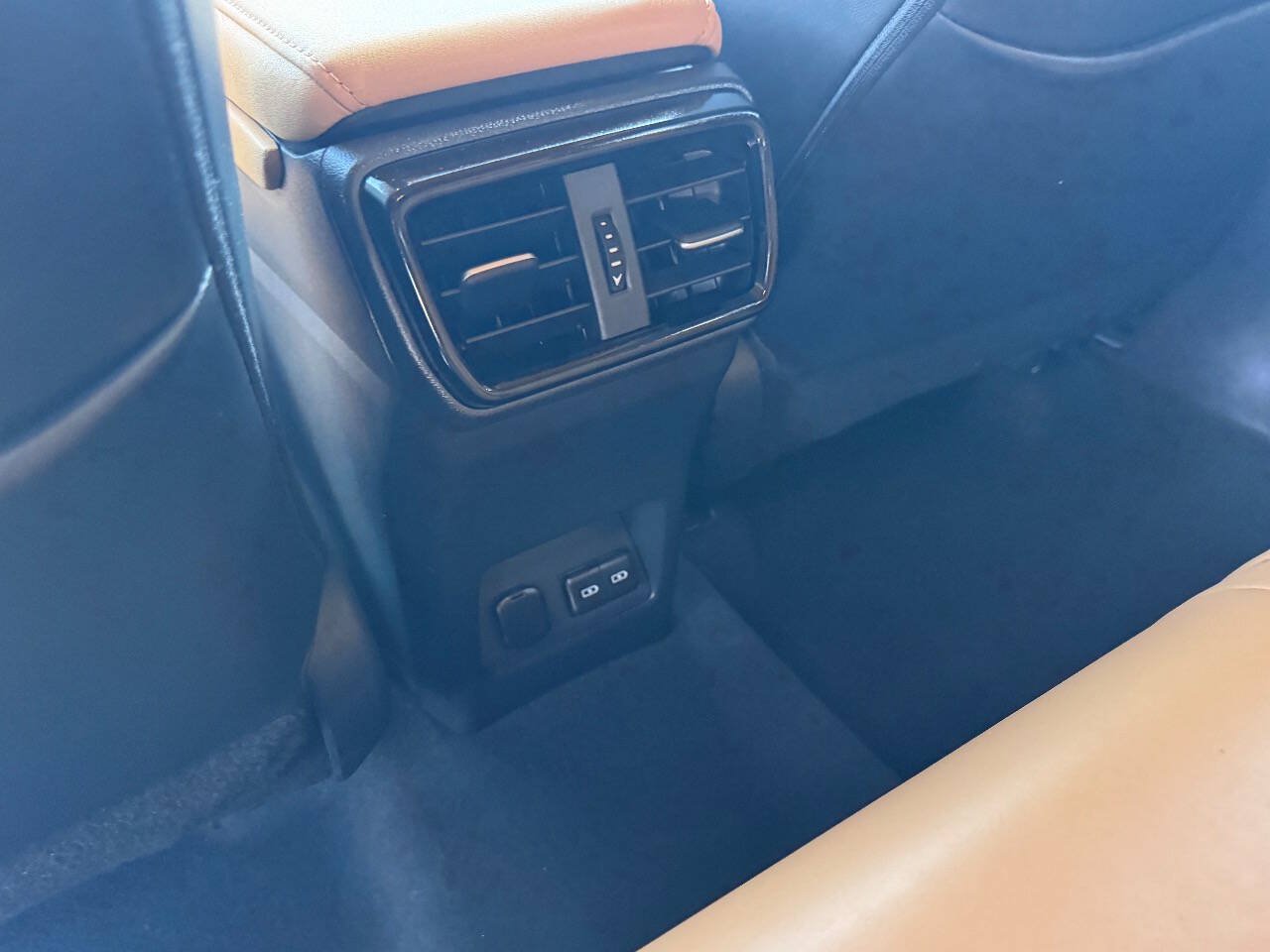 Used 2025 Lexus NX 250 FWD w/ Towing Package (2000 Lbs) image 13
