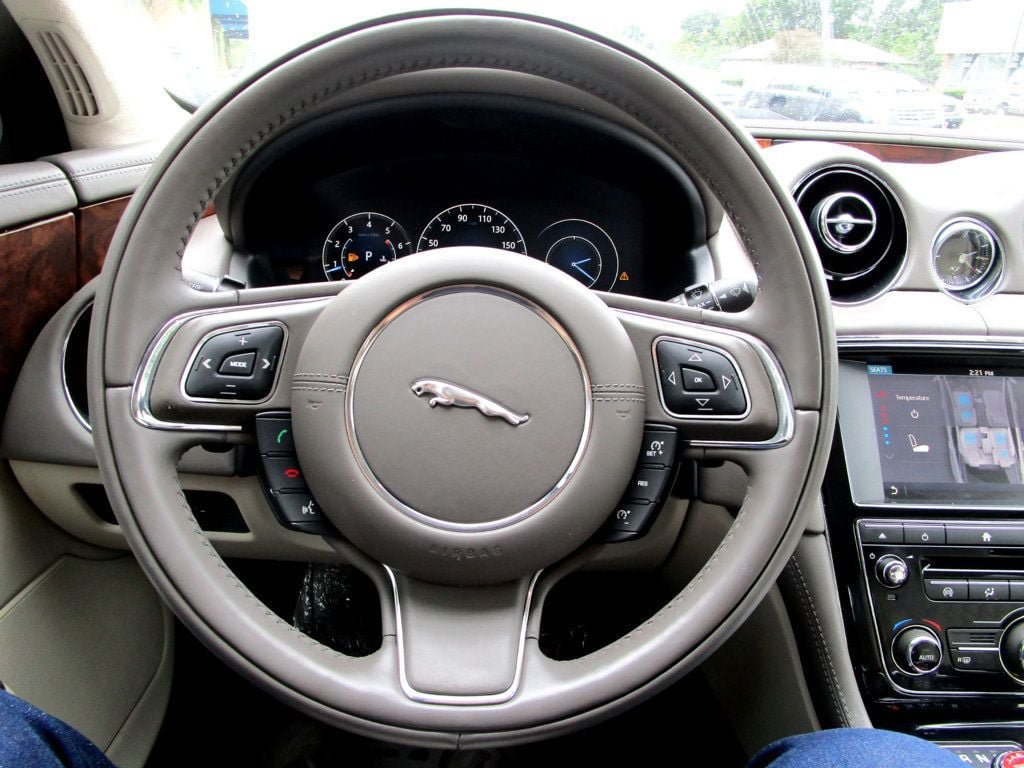 Used 2016 Jaguar XJ L Portfolio AWD/4WD image 20