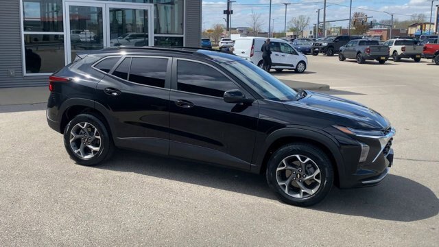 Used 2024 Chevrolet Trax LT FWD image 3
