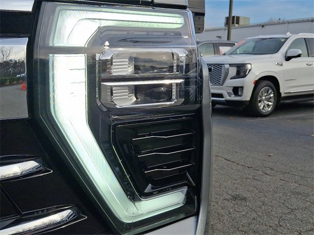 Used 2025 Chevrolet Silverado 2500 LTZ w/ LTZ Plus Package image 9