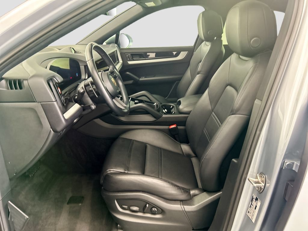 Used 2024 Porsche Cayenne Coupe AWD/4WD image 18