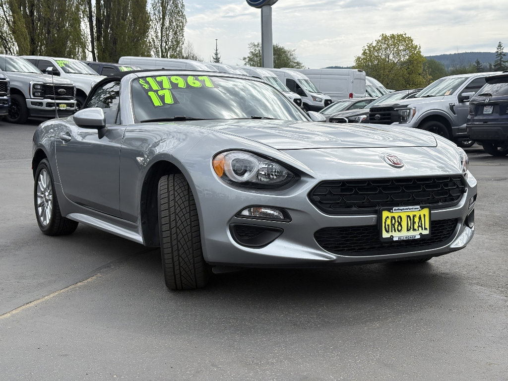 Used 2017 FIAT 124 Spider Classica RWD image 3
