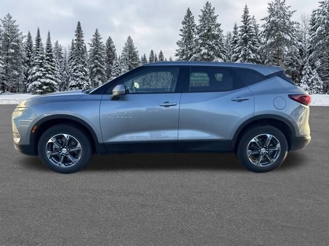 Used 2025 Chevrolet Blazer LT image 2