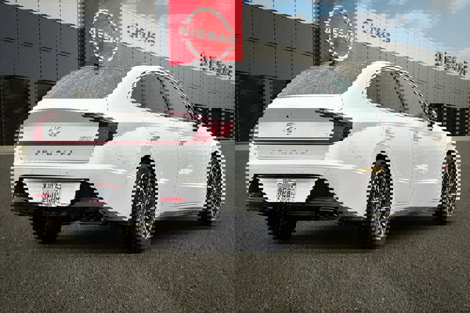 Used 2022 Hyundai Sonata Limited w/ Winter Weather Package image 3