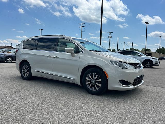 Used 2019 Chrysler Pacifica Touring-L Plus w/ Advanced Safetytec Group FWD image 10