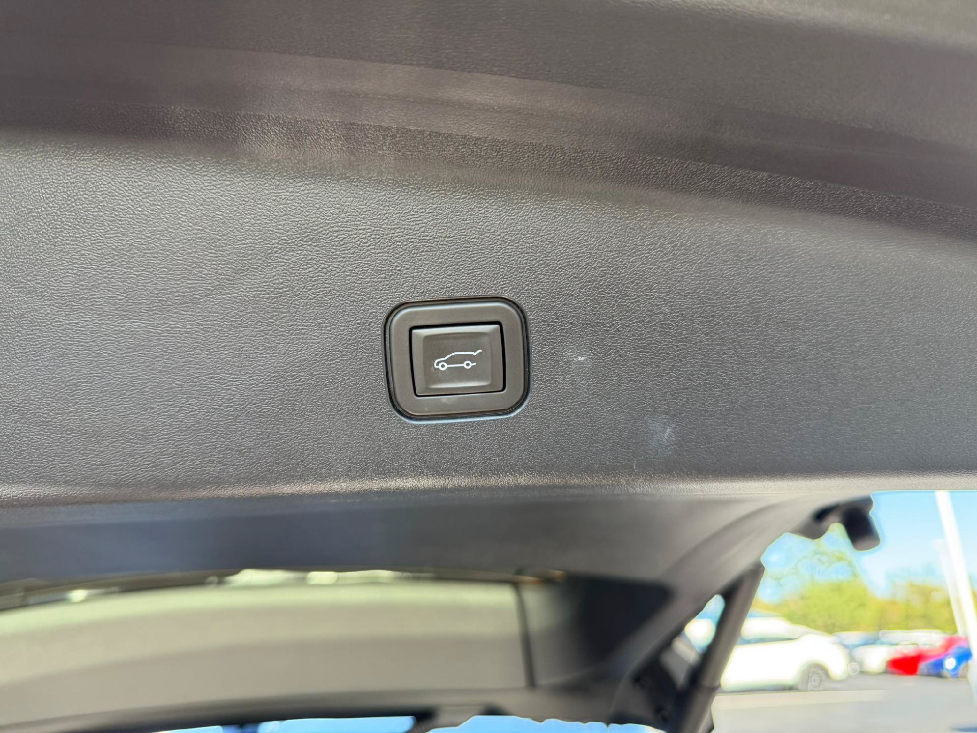 Certified 2026 Cadillac Vistiq Platinum w/ LPO, Floor Liner Package AWD/4WD image 14