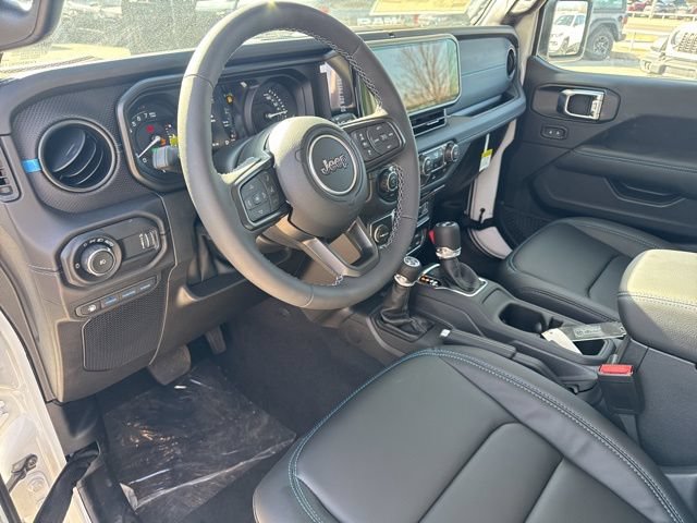 New 2025 Jeep Wrangler Unlimited Rubicon 4xe w/ Technology Group AWD/4WD image 14