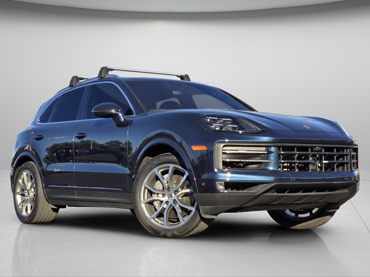 Used 2024 Porsche Cayenne AWD/4WD image 2