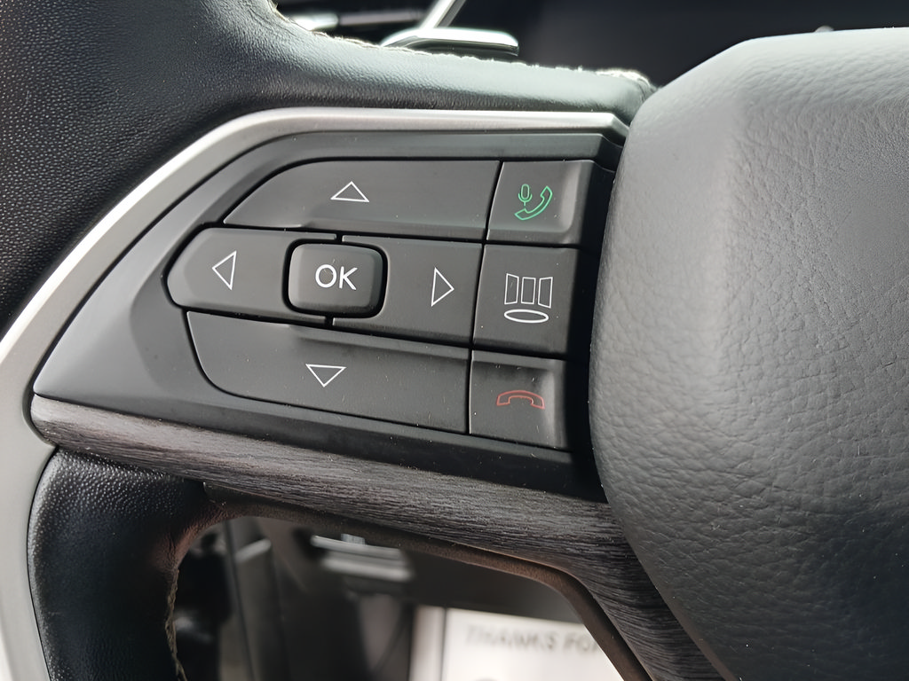 Used 2022 Jeep Grand Cherokee L Limited AWD/4WD image 19