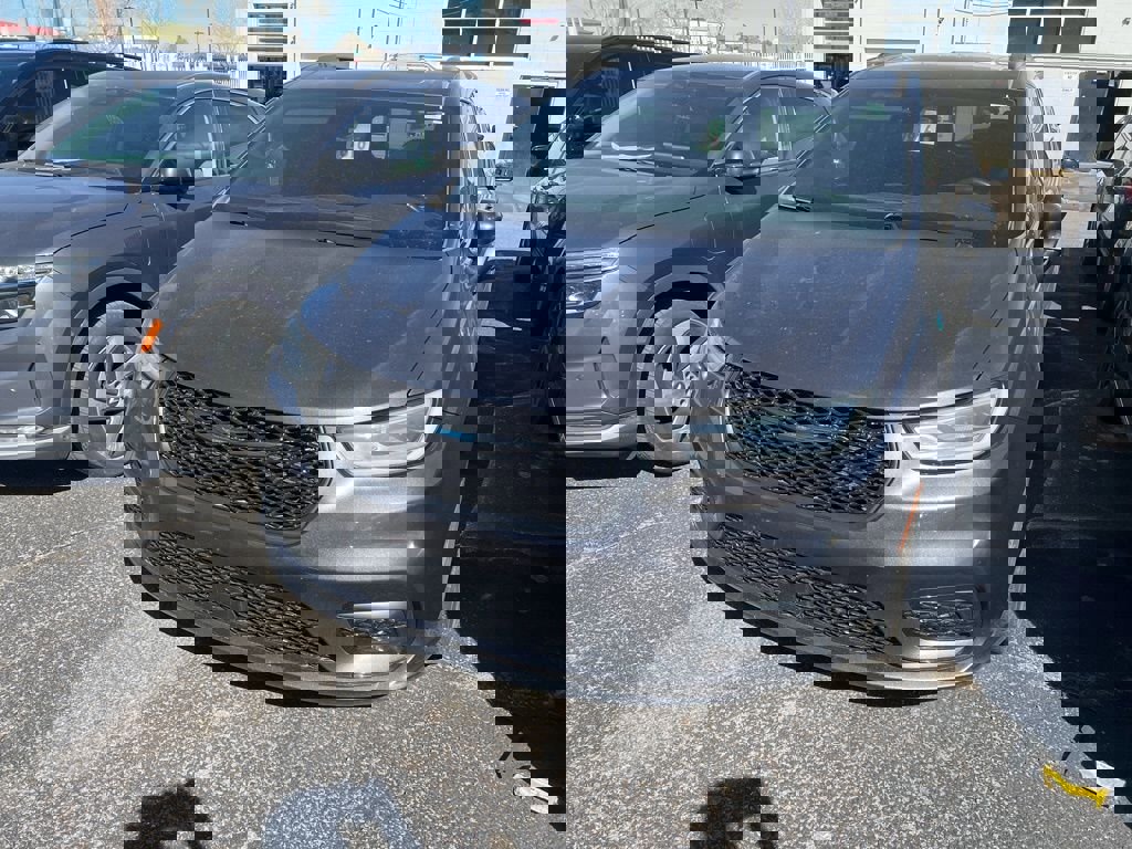 Used 2021 Chrysler Pacifica Limited w/ Uconnect Theater Family Group image 4