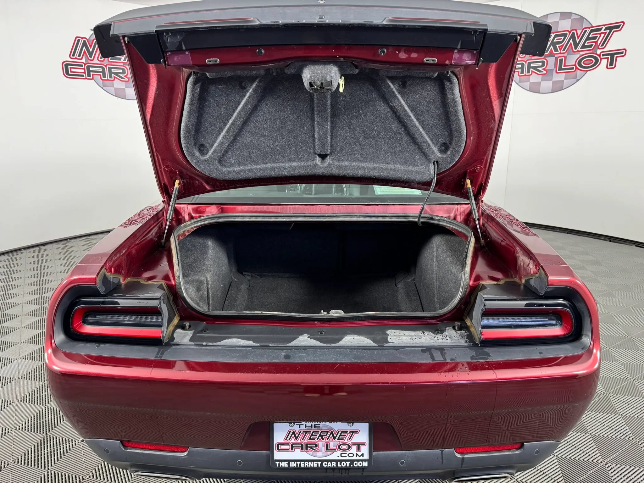 Used 2021 Dodge Challenger SXT w/ Driver Convenience Group RWD image 24