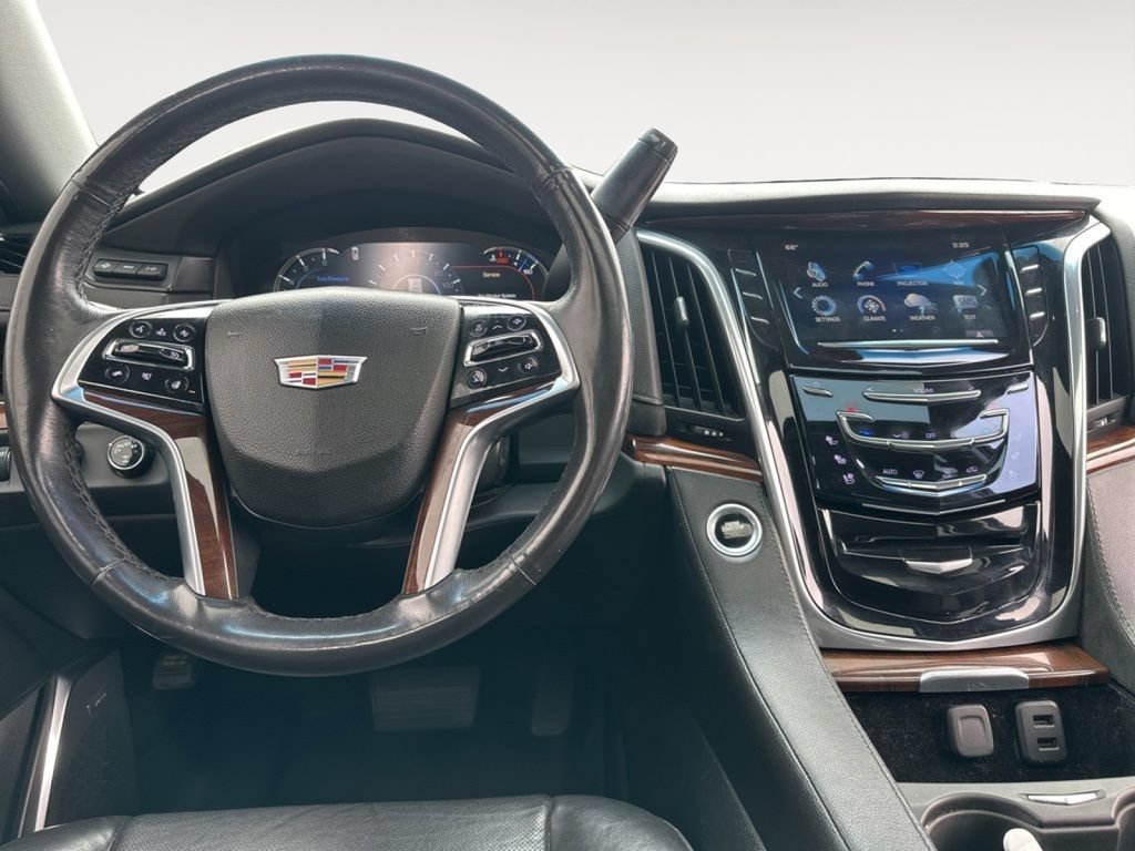 Used 2018 Cadillac Escalade ESV Luxury AWD/4WD image 24