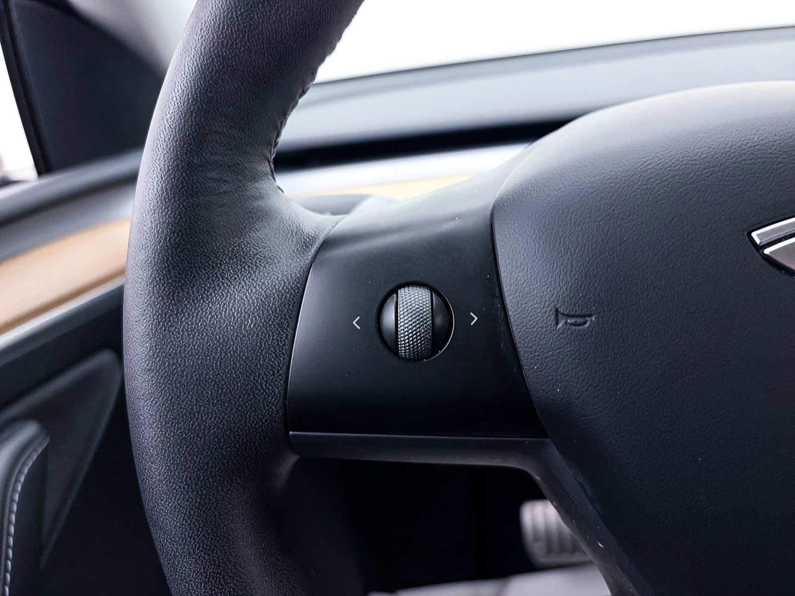 Used 2023 Tesla Model Y Performance image 24