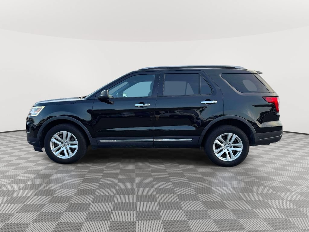 Used 2018 Ford Explorer XLT AWD/4WD image 4