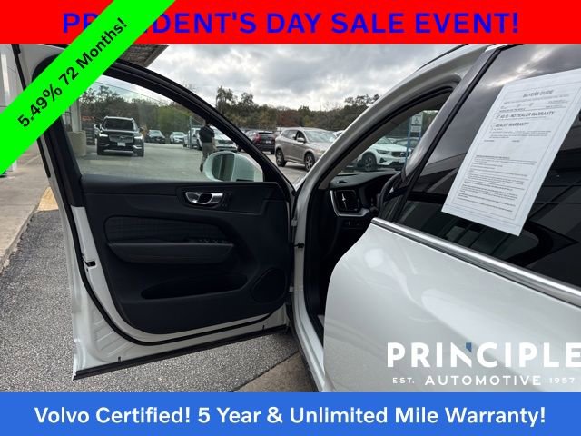 Certified 2022 Volvo XC60 B5 Momentum image 29