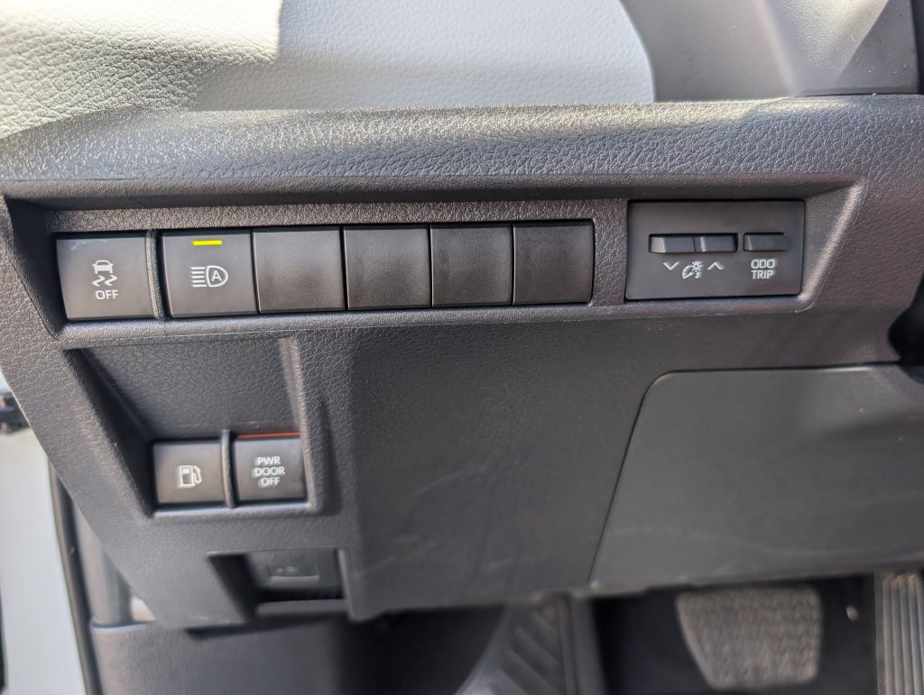 Used 2025 Toyota Sienna XLE w/ XLE Plus Package FWD image 25
