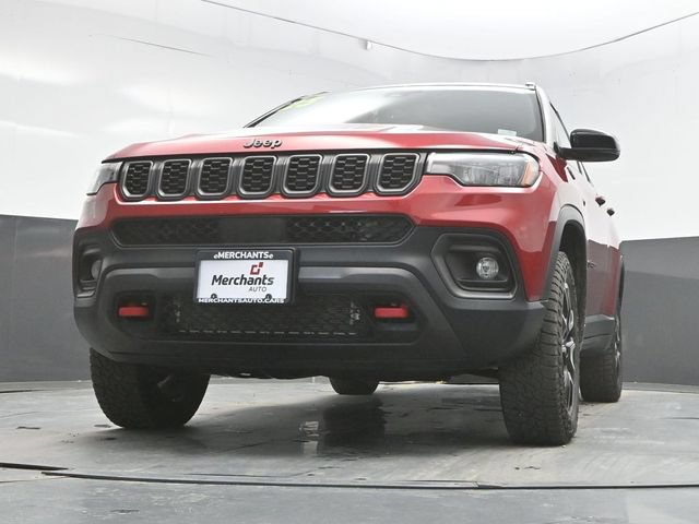 Used 2025 Jeep Compass Trailhawk AWD/4WD image 38