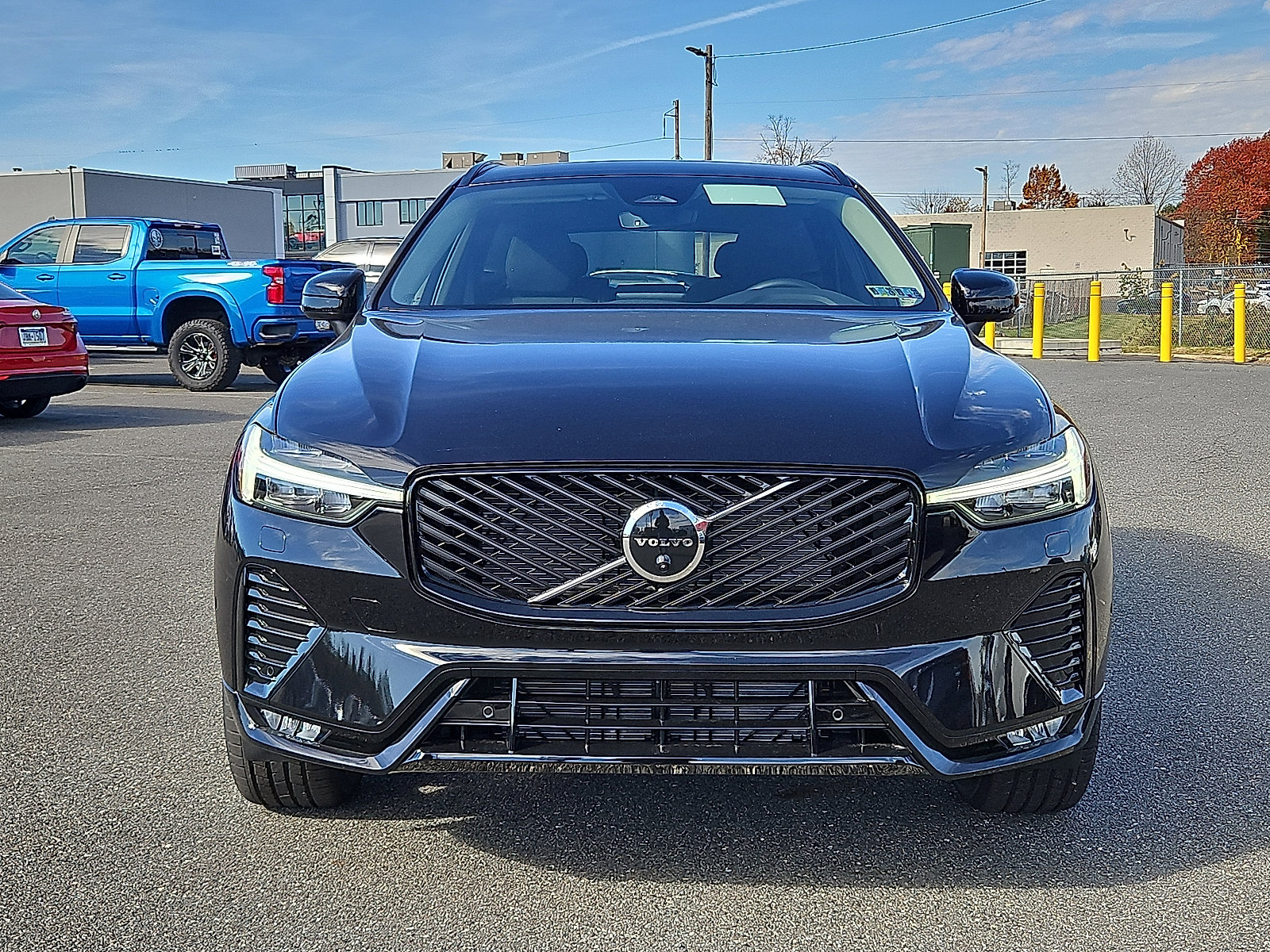 New 2026 Volvo XC60 B5 Plus w/ Protection Package Premier AWD/4WD image 2