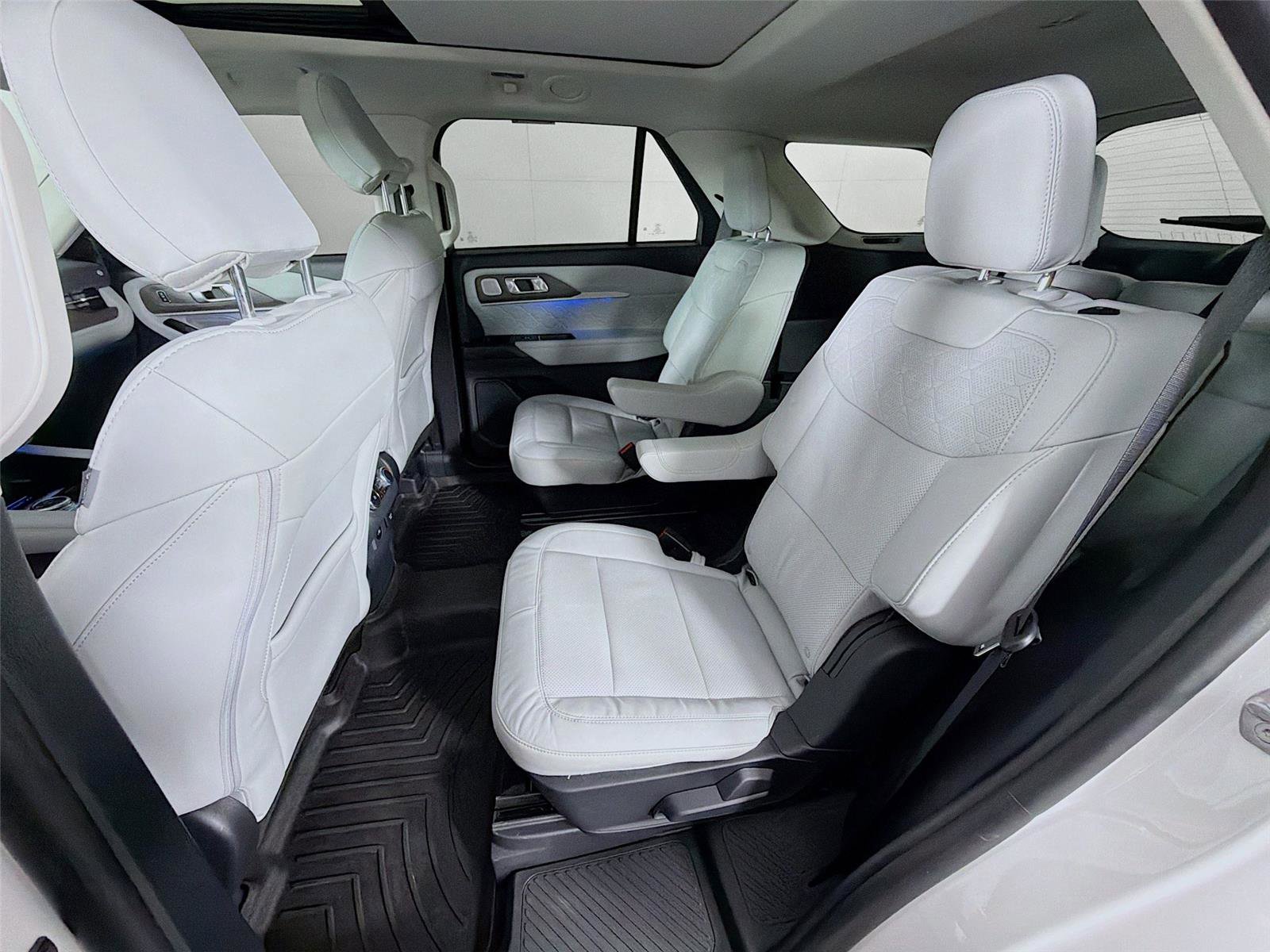 Used 2025 Ford Explorer Platinum w/ Ultimate Package AWD/4WD image 22