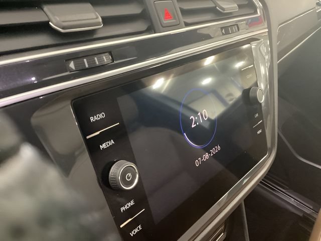 Certified 2024 Volkswagen Tiguan SE R-Line AWD/4WD image 9